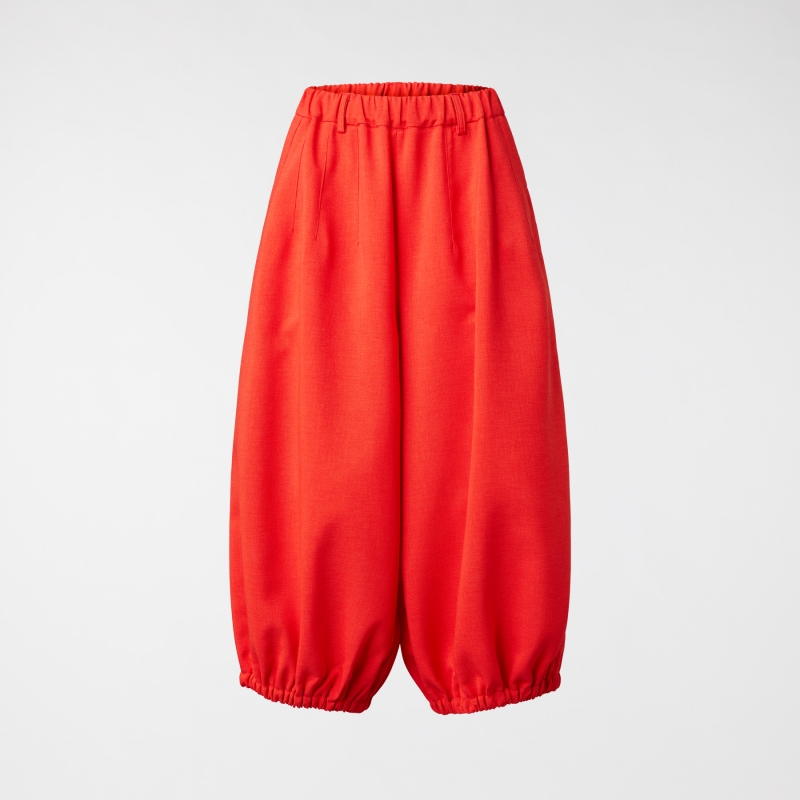 TROUSERS WITH ROUNDED ANKLES