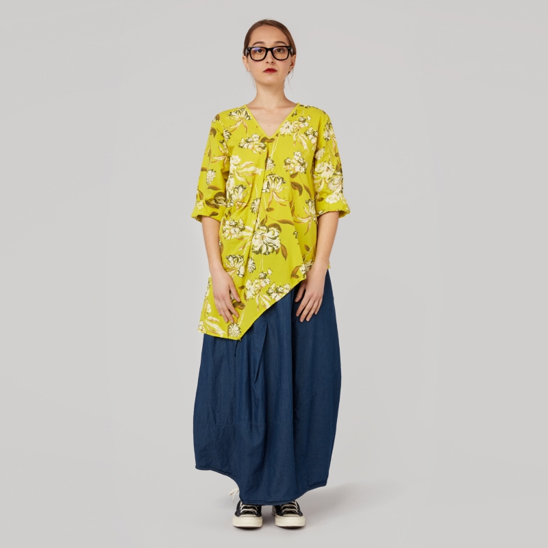 FLORAL BLOUSE IN...