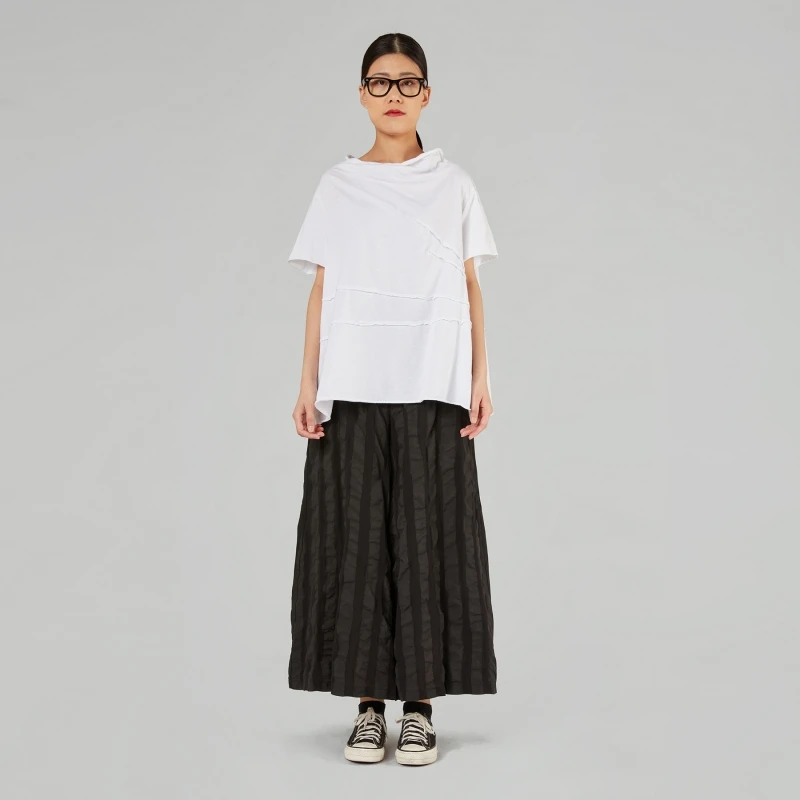 T-SHIRT CON CUCITURE ESTERNE