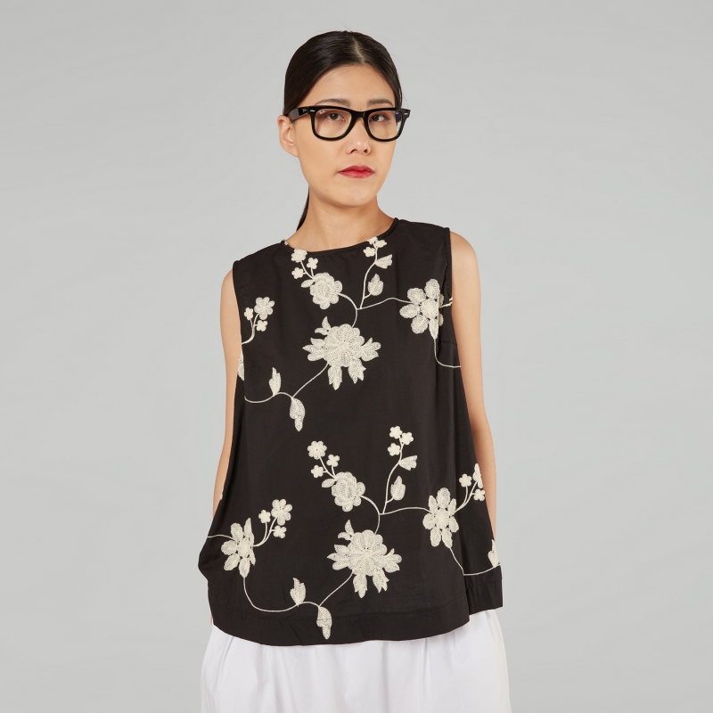 TOP WITH FLOWERS EMBROIDERY