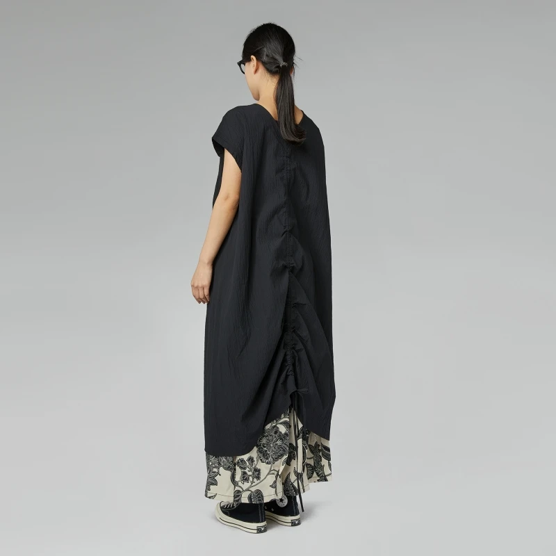 VESTIDO CON CORDÓN EN LA...