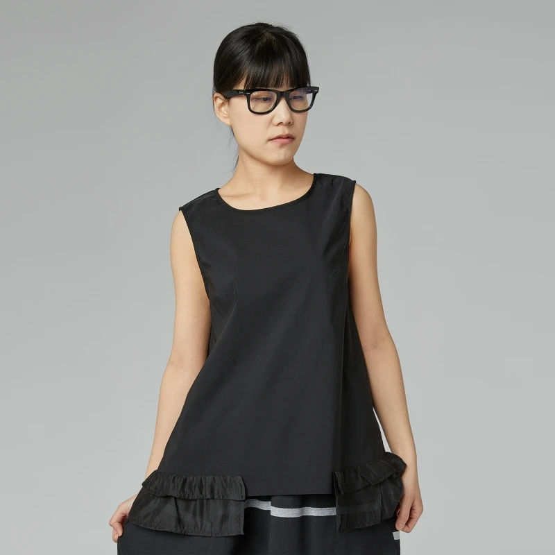 BLACK TOP WITH RUFFLES