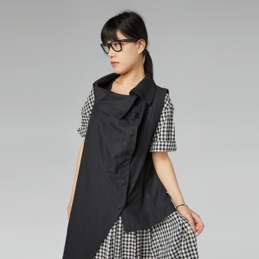 ASYMMETRICAL VEST IN MELANGE BLACK