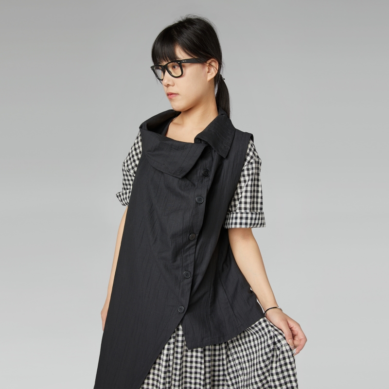 GILET ASYMÉTRIQUE EN TISSU...