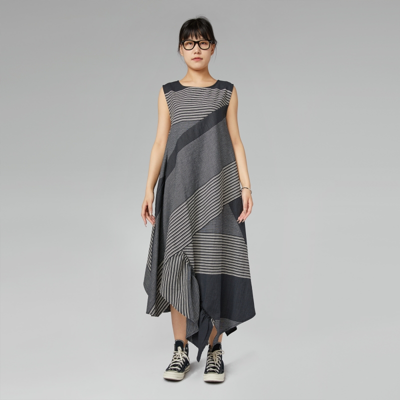 VESTIDO SIN MANGAS DE RAYAS...