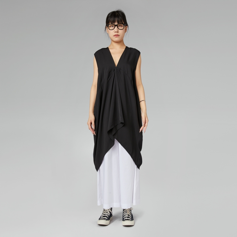 BLUSA LARGA CON PLIEGUE...