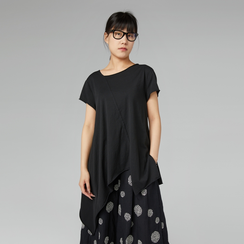 T-SHIRT ASYMÉTRIQUE NOIR