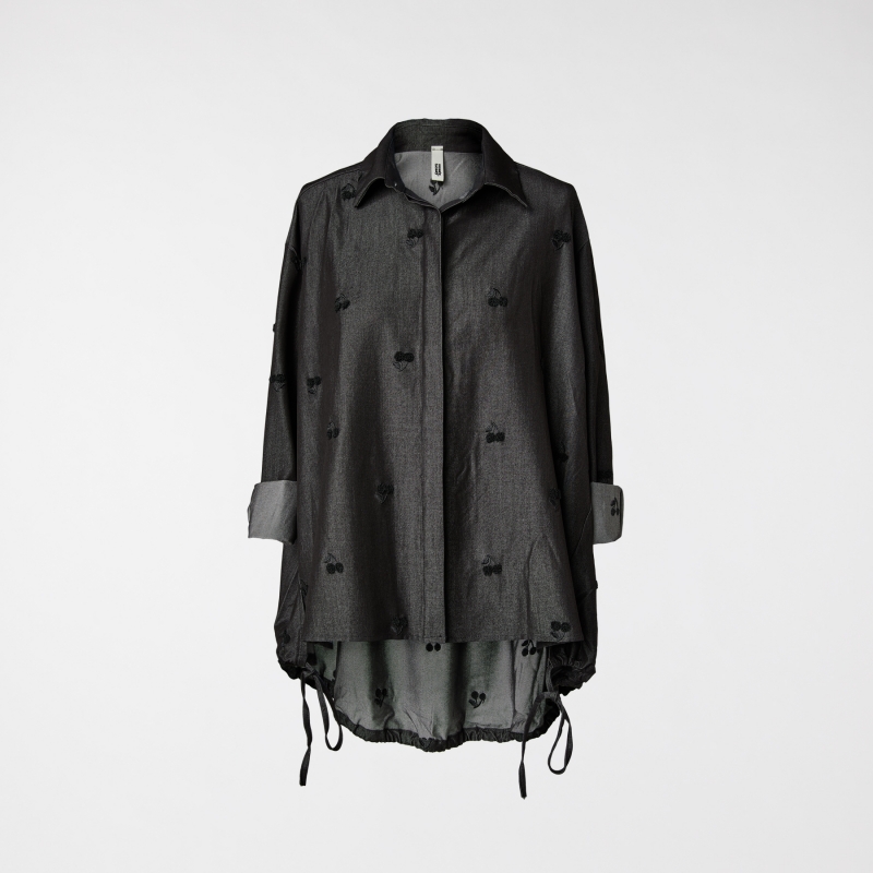 WEITES SHIRT MIT KIRSCHEN