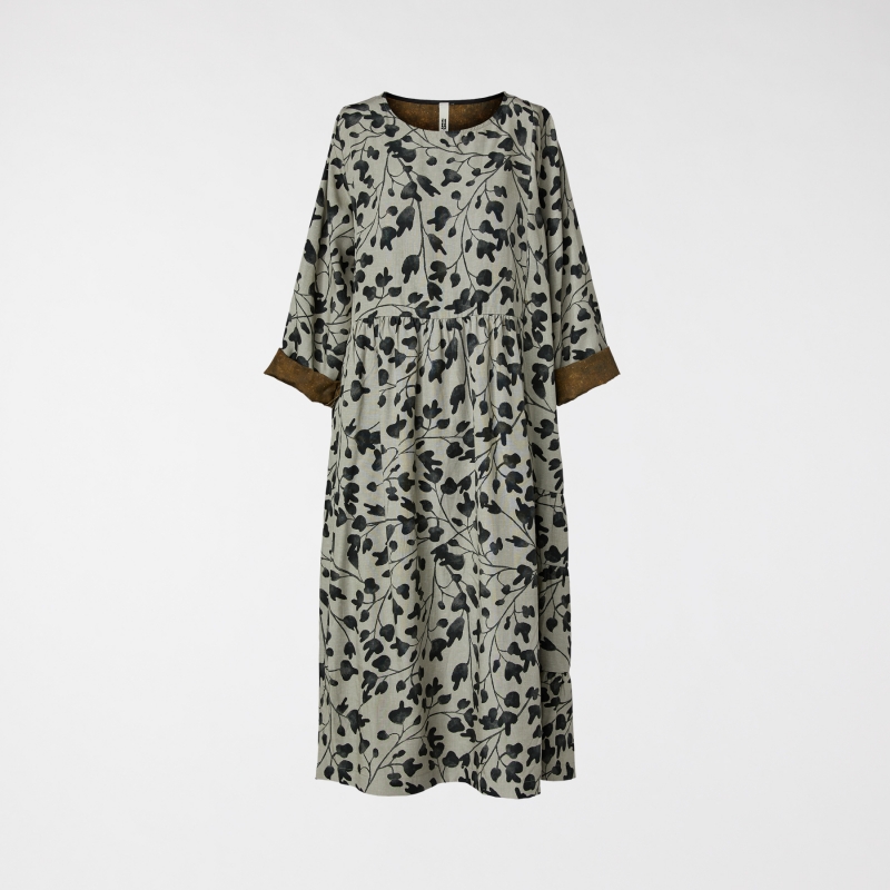 BLUMENKLEID MIT BUNDFALTEN