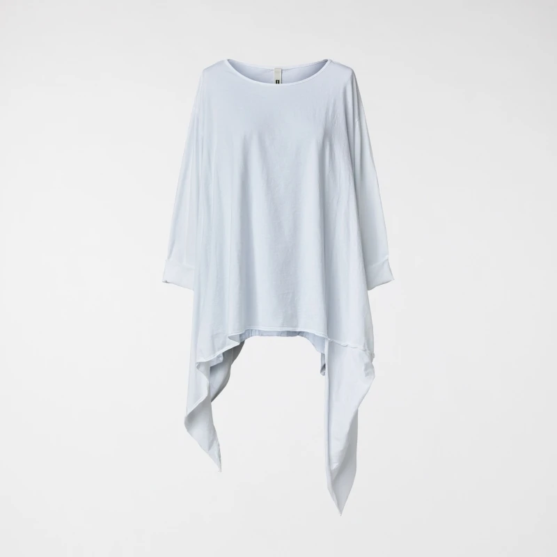 CAMISETA CON PUNTA LATERAL...