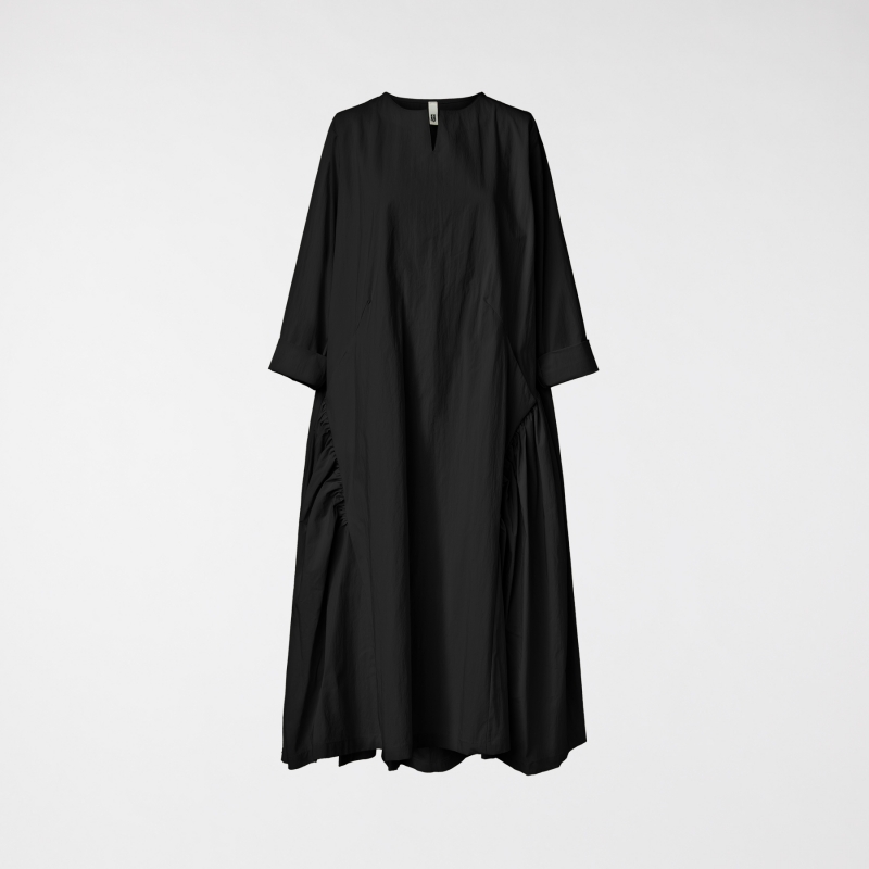 DRESS WITH PLEAT DETAIL BLACK