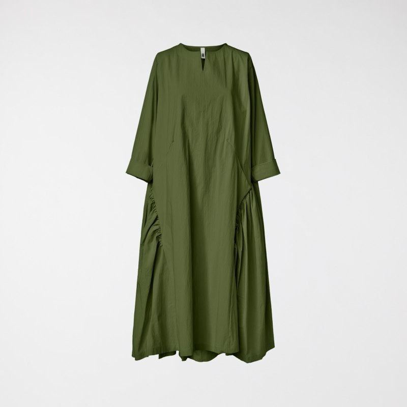 ROBE AVEC DÉTAIL PLIS VERT...