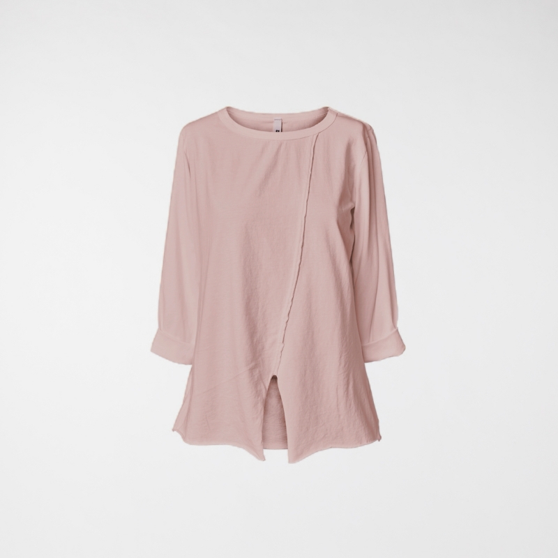 CAMISETA CON ABERTURA ROSA