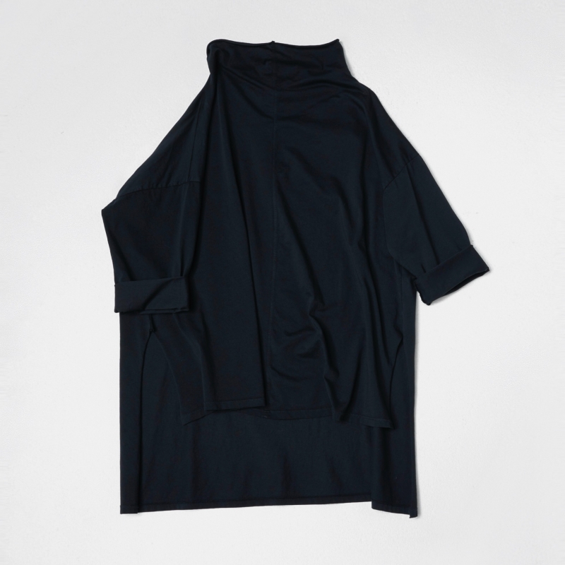 MAGLIETTA CON COLLETTO NERO