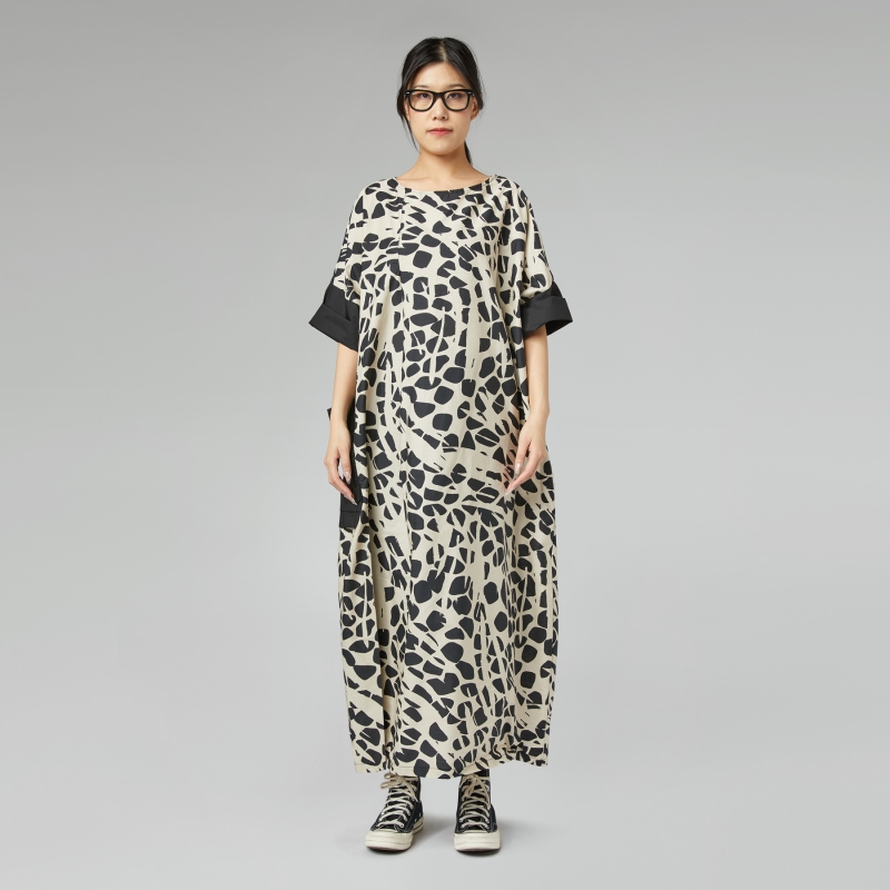 ABITO CON STAMPA A SASSI...