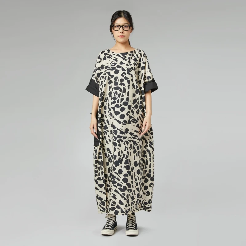 ABITO CON STAMPA A SASSI...