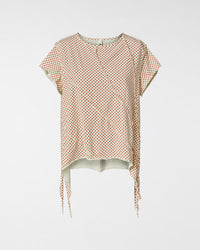 T-SHIRT MIT POLKA DOT UND FREILIEGENDEN NÄHTEN