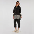 VESTE NOIRE ET BLANCHE AJUSTÉE