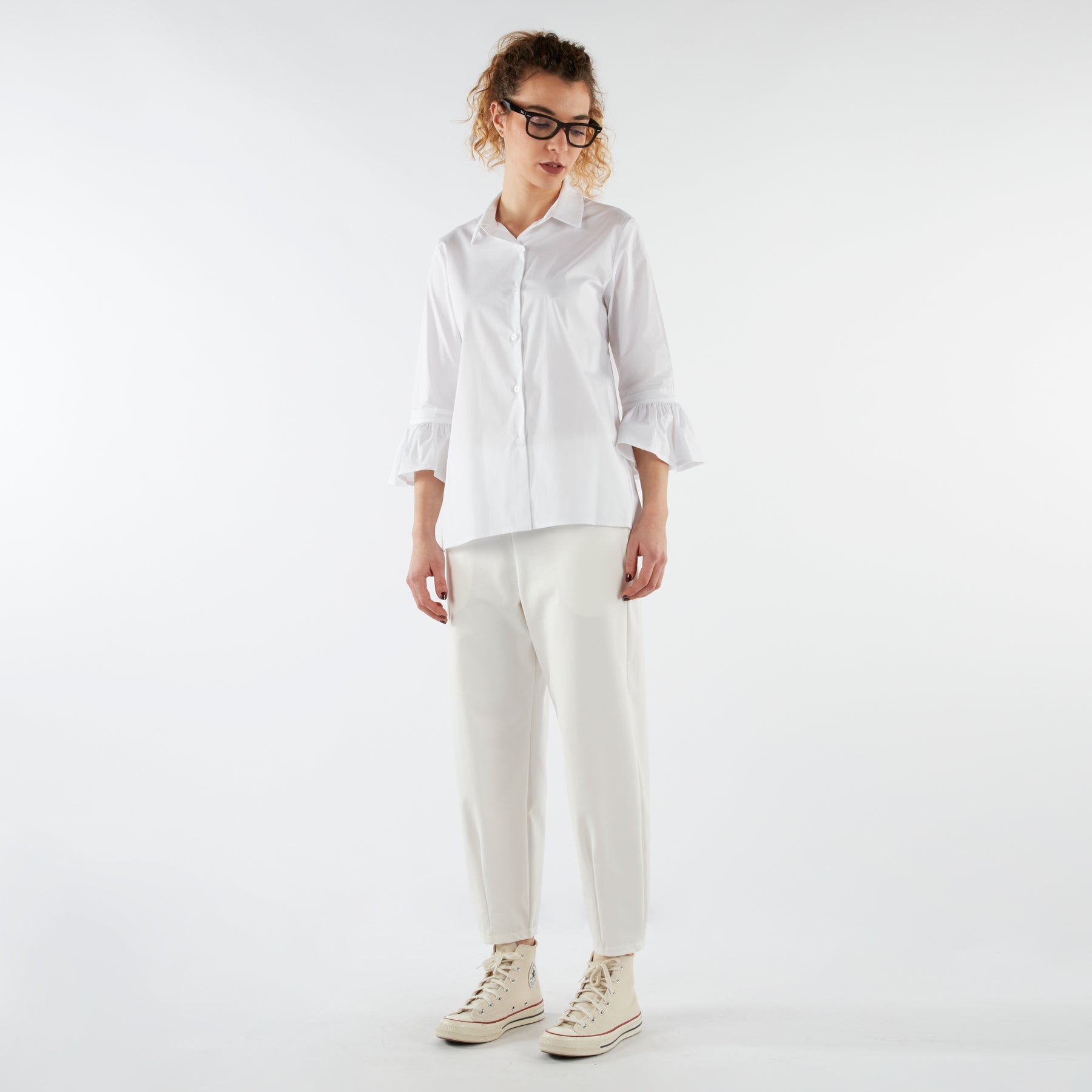 PANTALONI CON PIEGHE ALLA CAVIGLIA