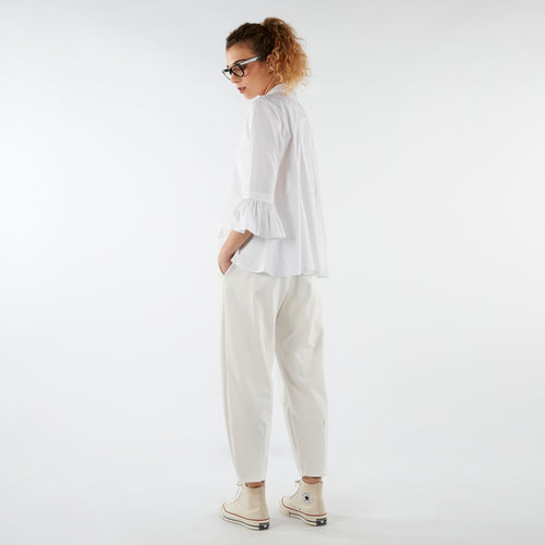 PANTALONI CON PIEGHE ALLA CAVIGLIA