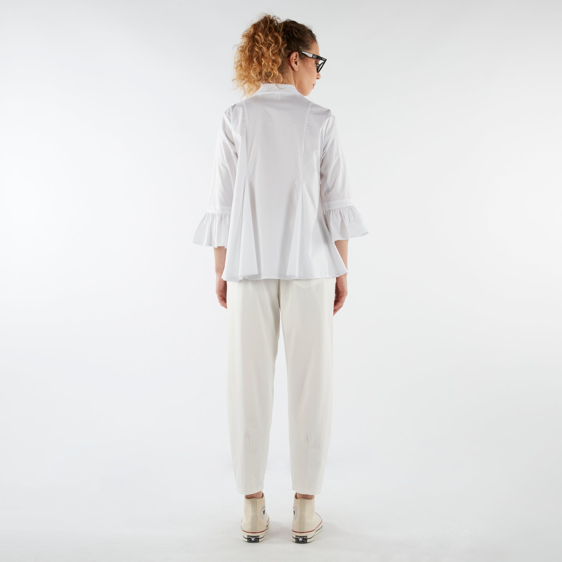 PANTALONI CON PIEGHE ALLA CAVIGLIA