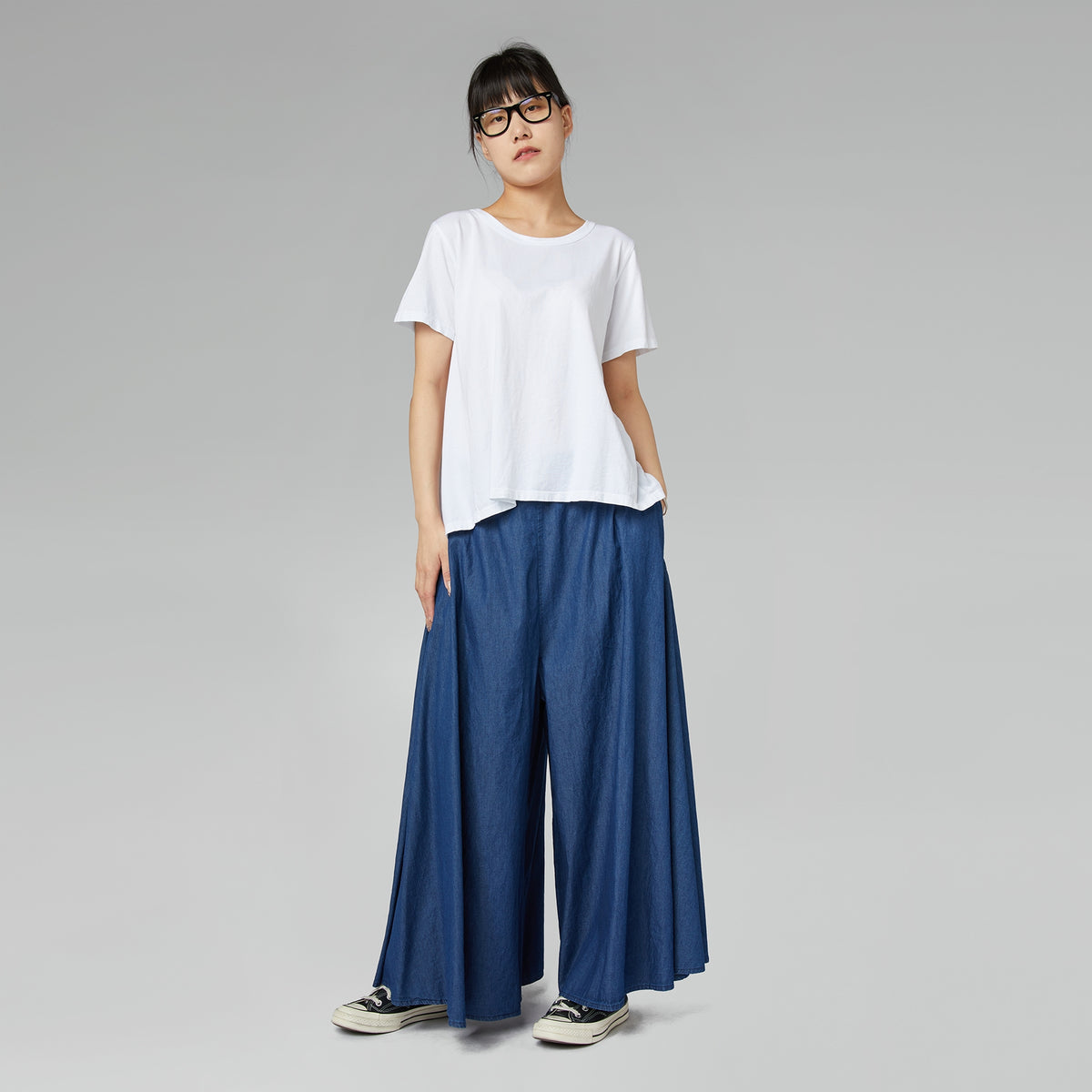 T-SHIRT BASIC A MANICHE CORTE