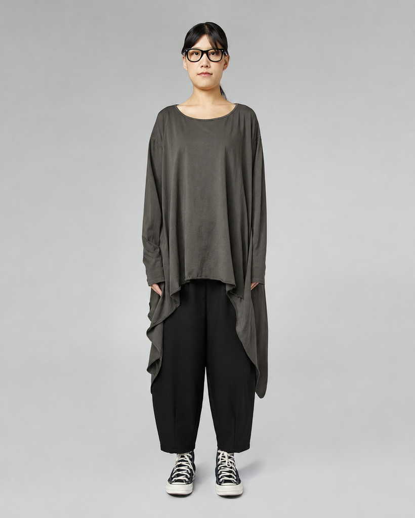 T-SHIRT CON PUNTA LATERALE