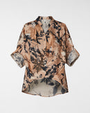 BLUSA CON ESTAMPA DE OTOÑO Y CUELLO DE ESCALERA