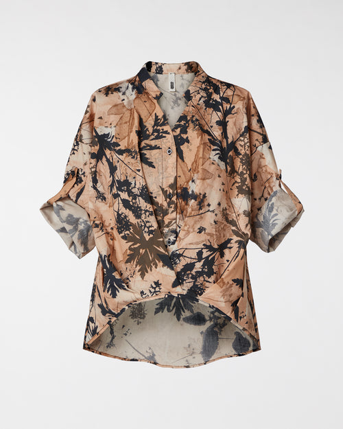 BLUSA CON ESTAMPA DE OTOÑO Y CUELLO DE ESCALERA