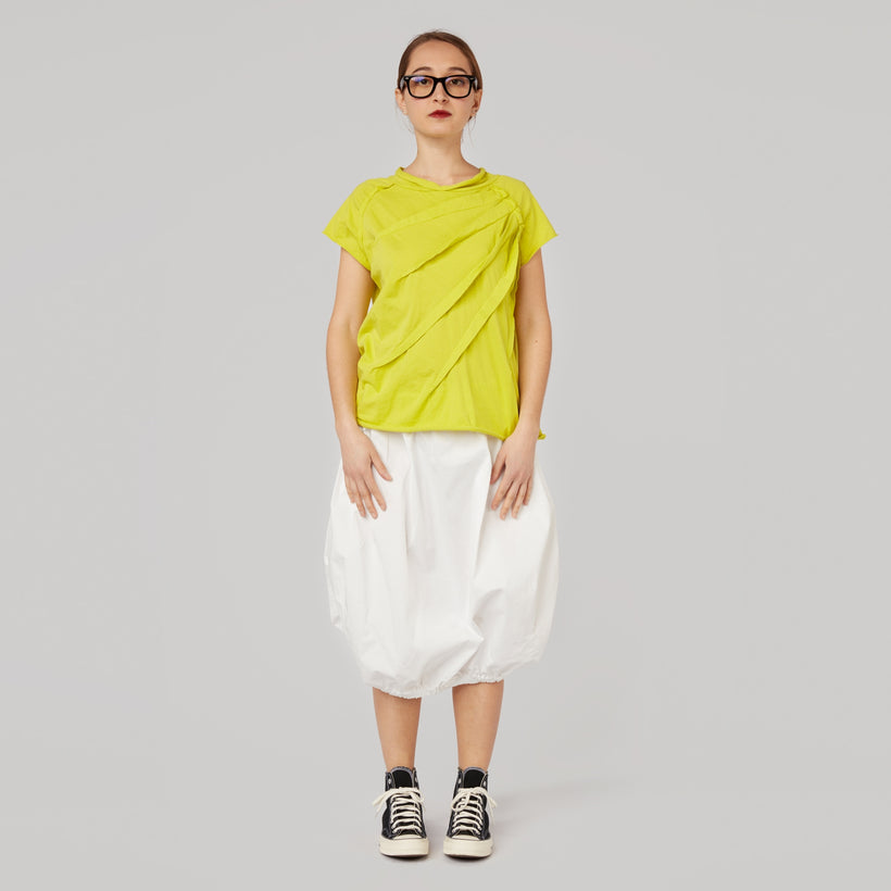 T-SHIRT CON DETTAGLI A PIEGHE