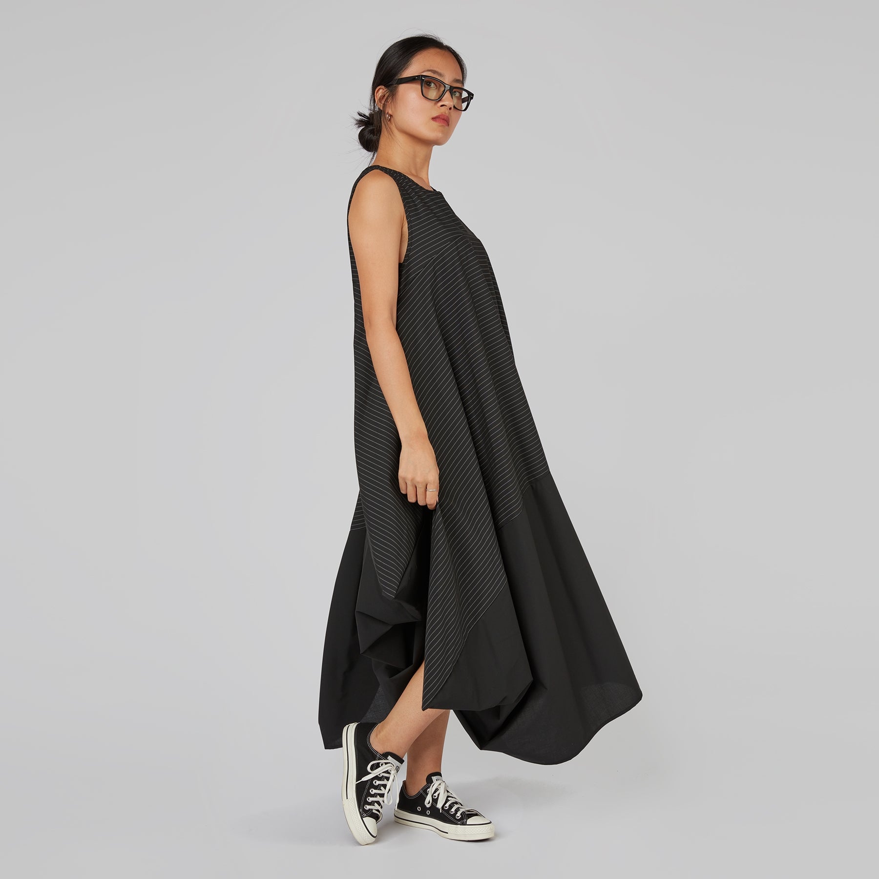 ABITO SENZA MANICHE IN ELEGANTE TESSUTO GESSATO