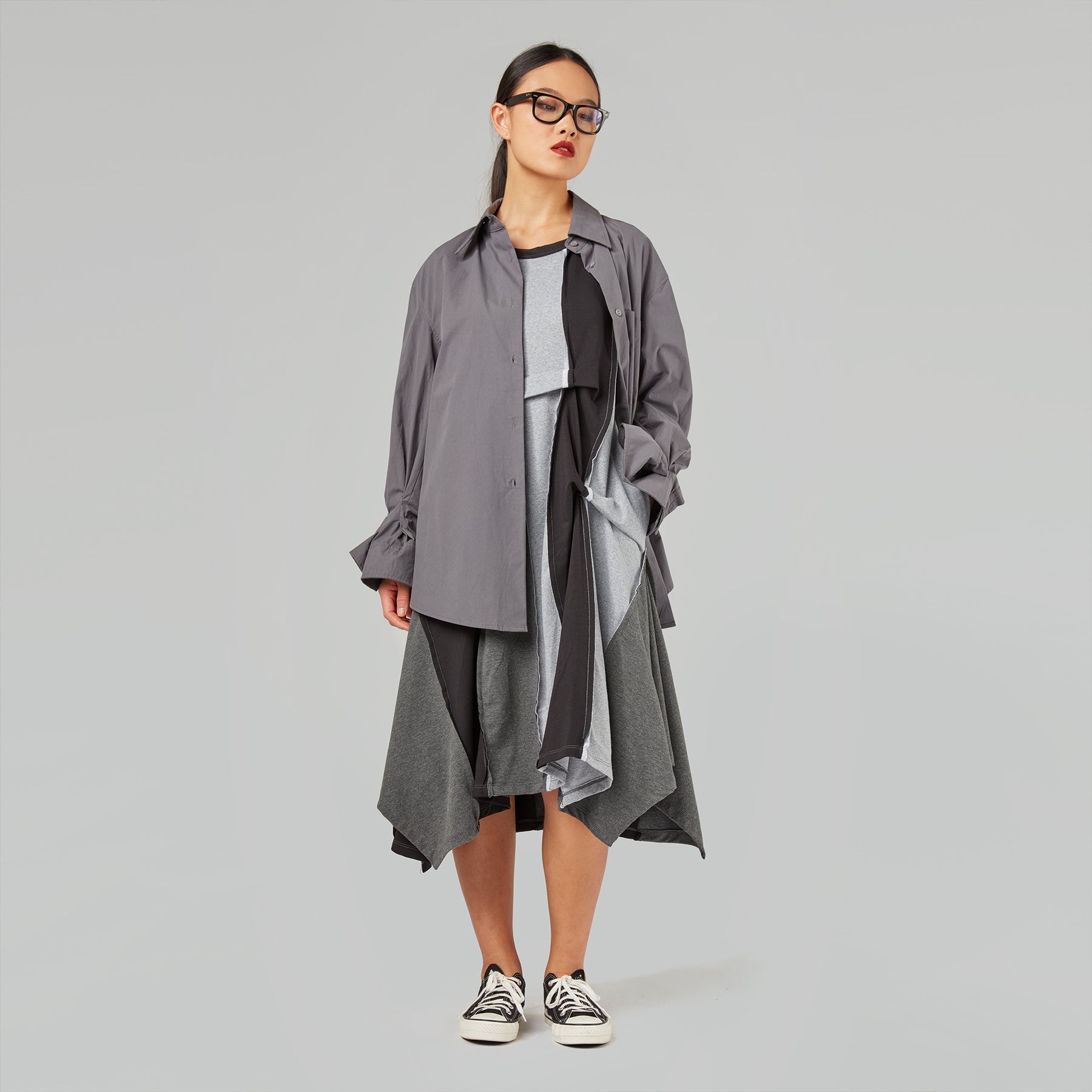 CAMICIA CON DETTAGLIO RIPIEGATO SUL POLSO