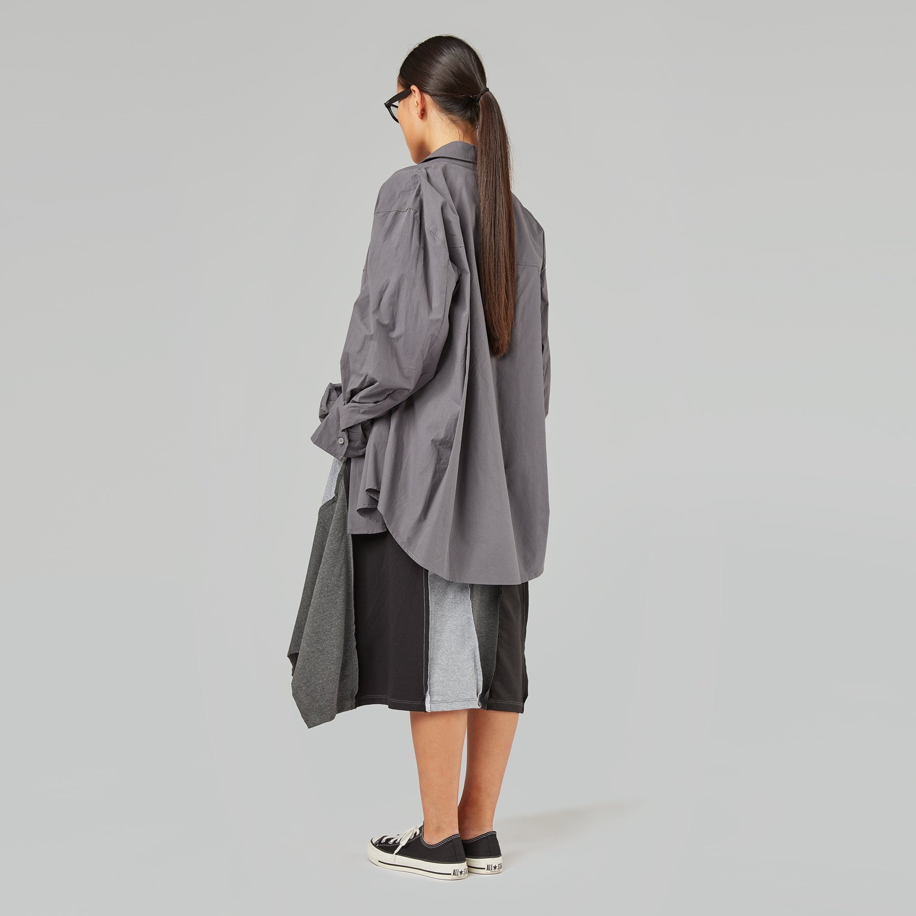 CAMICIA CON DETTAGLIO RIPIEGATO SUL POLSO