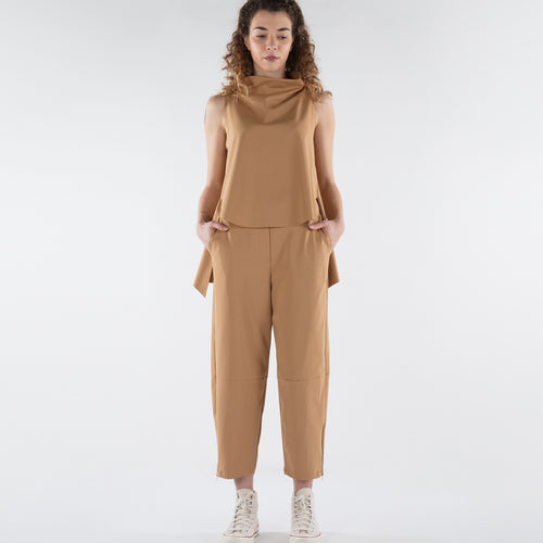 PANTS WITH ZIPPER DETAIL AT THE HEM