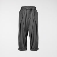 PANTALÓN BARREL CON PLIEGUES CRUZADOS