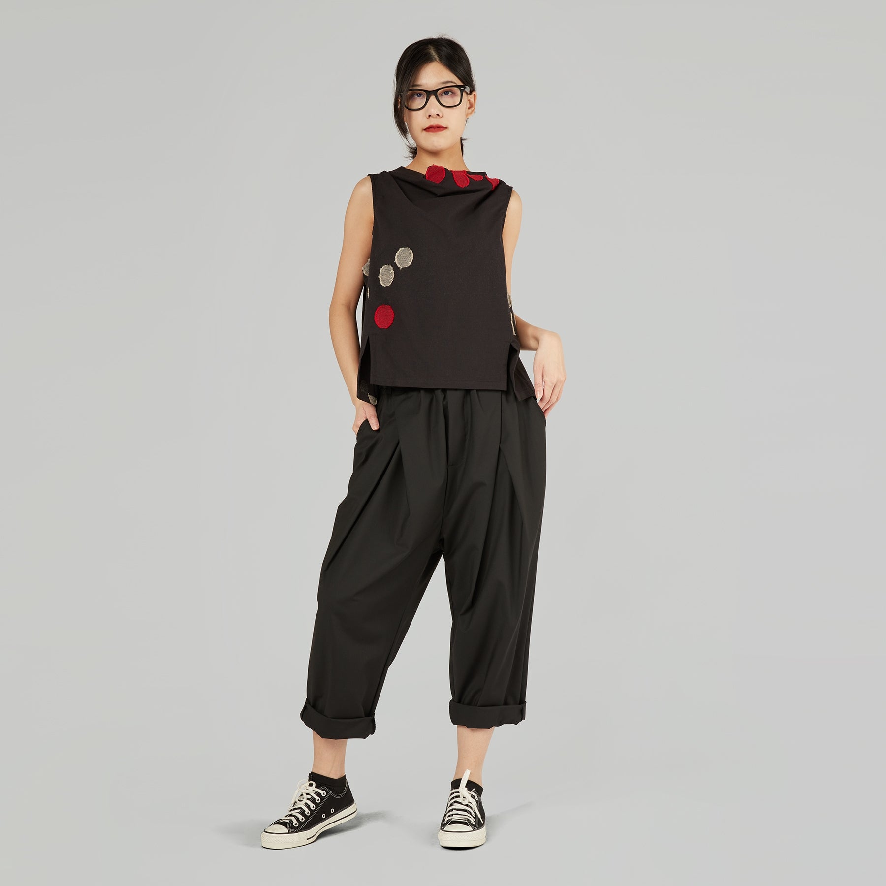 BARREL TROUSERS WITH CROSSED PLEATS