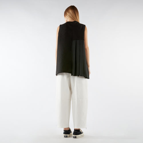 PANTS WITH ZIPPER DETAIL AT THE HEM