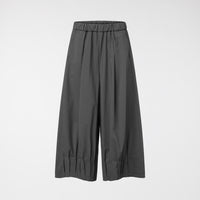 PANTALONES ANCHOS CON ALFORZAS EN EL DOBLADO