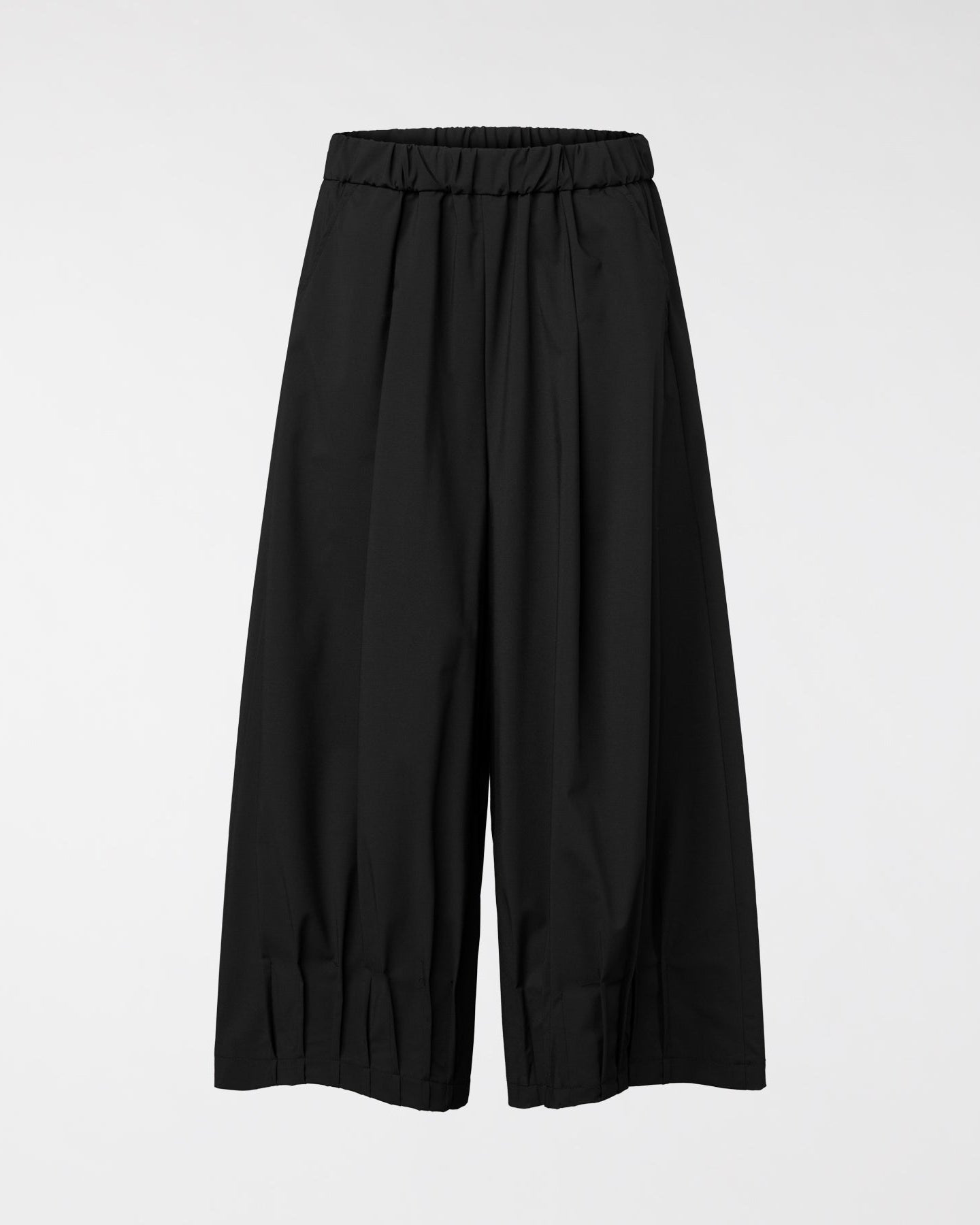 PANTALONES ANCHOS CON ALFORZAS EN EL DOBLADO