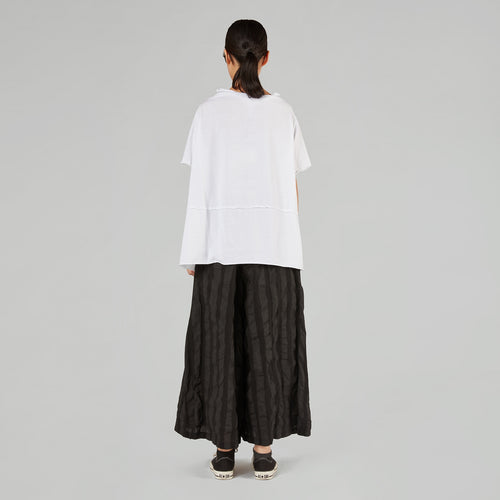 T-SHIRT CON CUCITURE ESTERNE