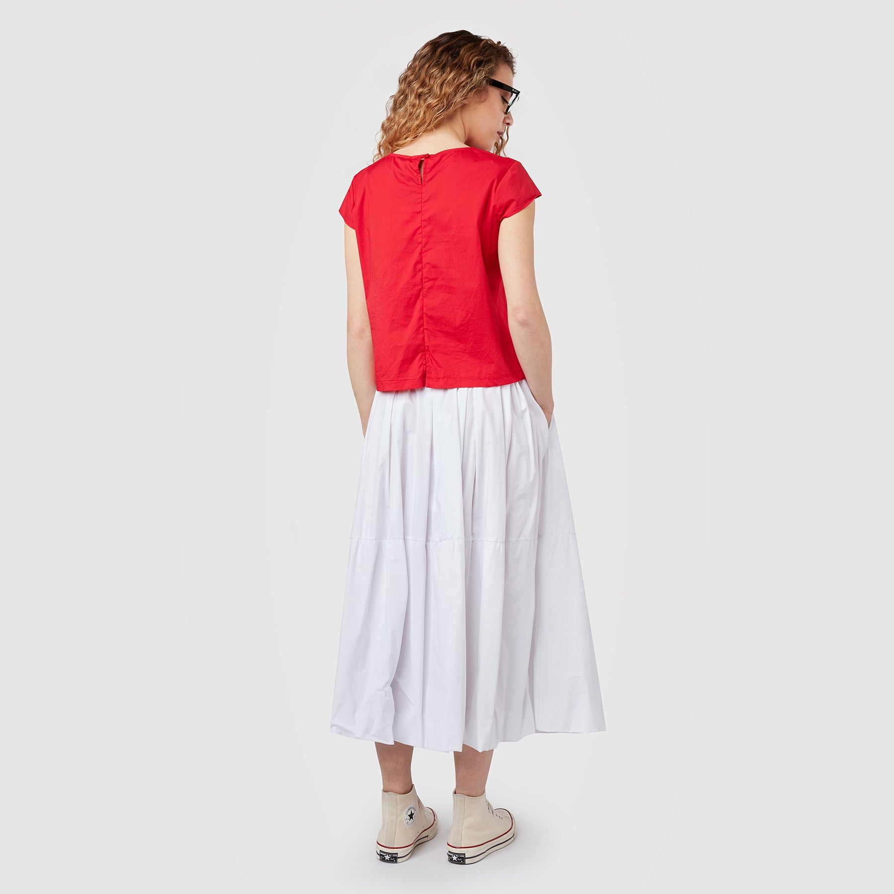 BLOUSE WITH TEARDROP CLOSURE ON THE BACK