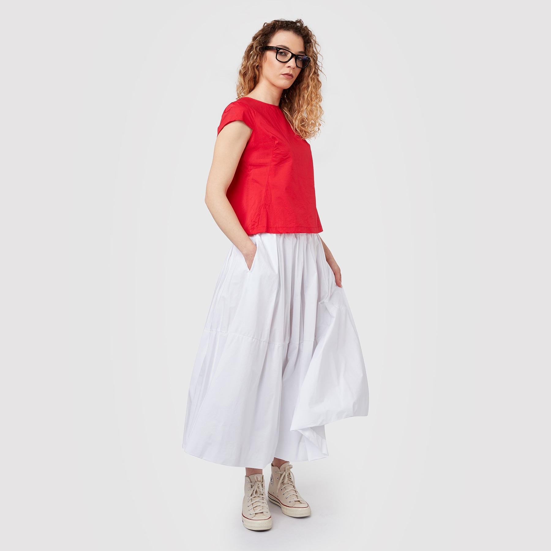BLOUSE WITH TEARDROP CLOSURE ON THE BACK