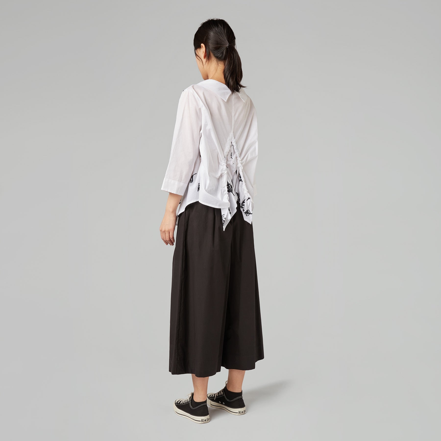 CAMICIA CON RICAMO A FOGLIE