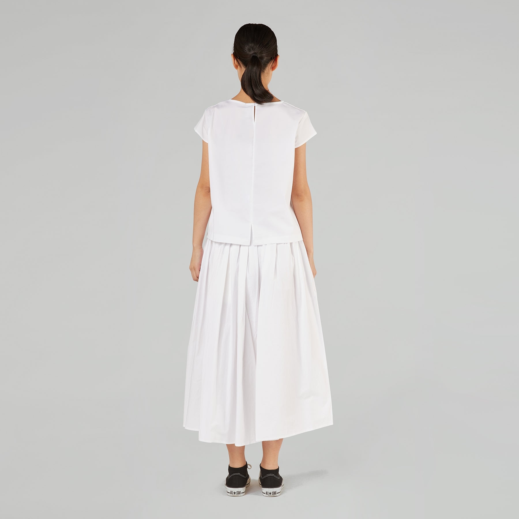 BLOUSE WITH TEARDROP CLOSURE ON THE BACK