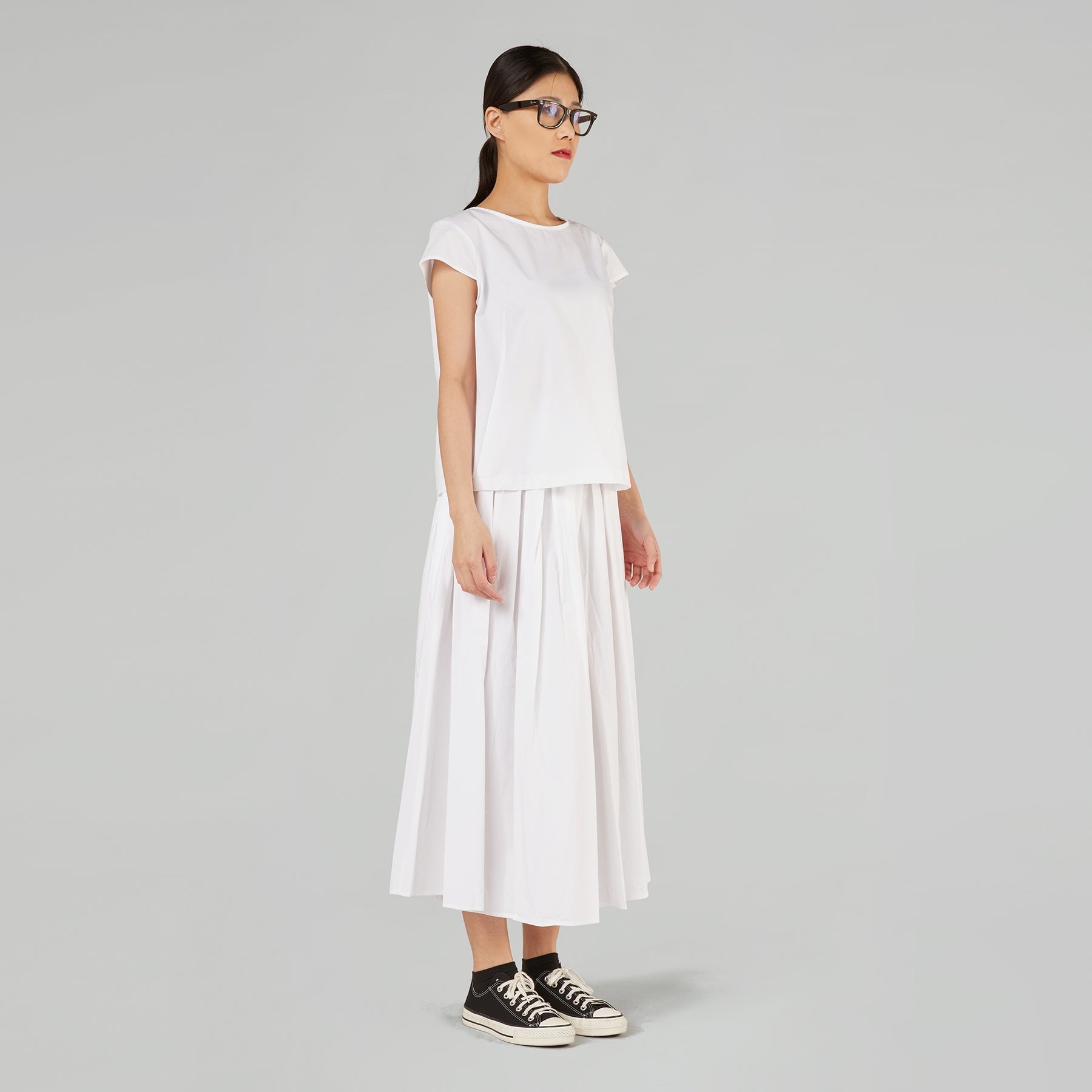 BLOUSE WITH TEARDROP CLOSURE ON THE BACK
