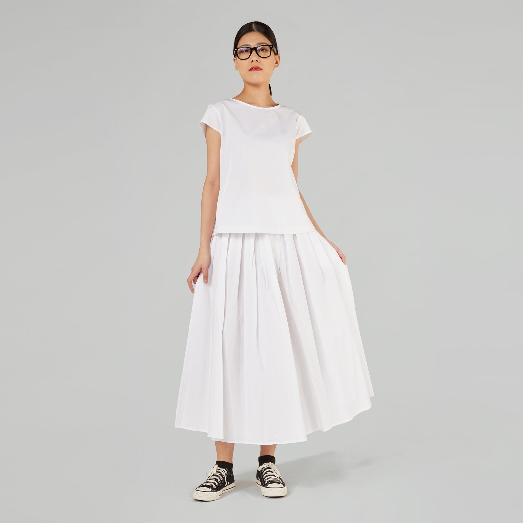 BLOUSE WITH TEARDROP CLOSURE ON THE BACK