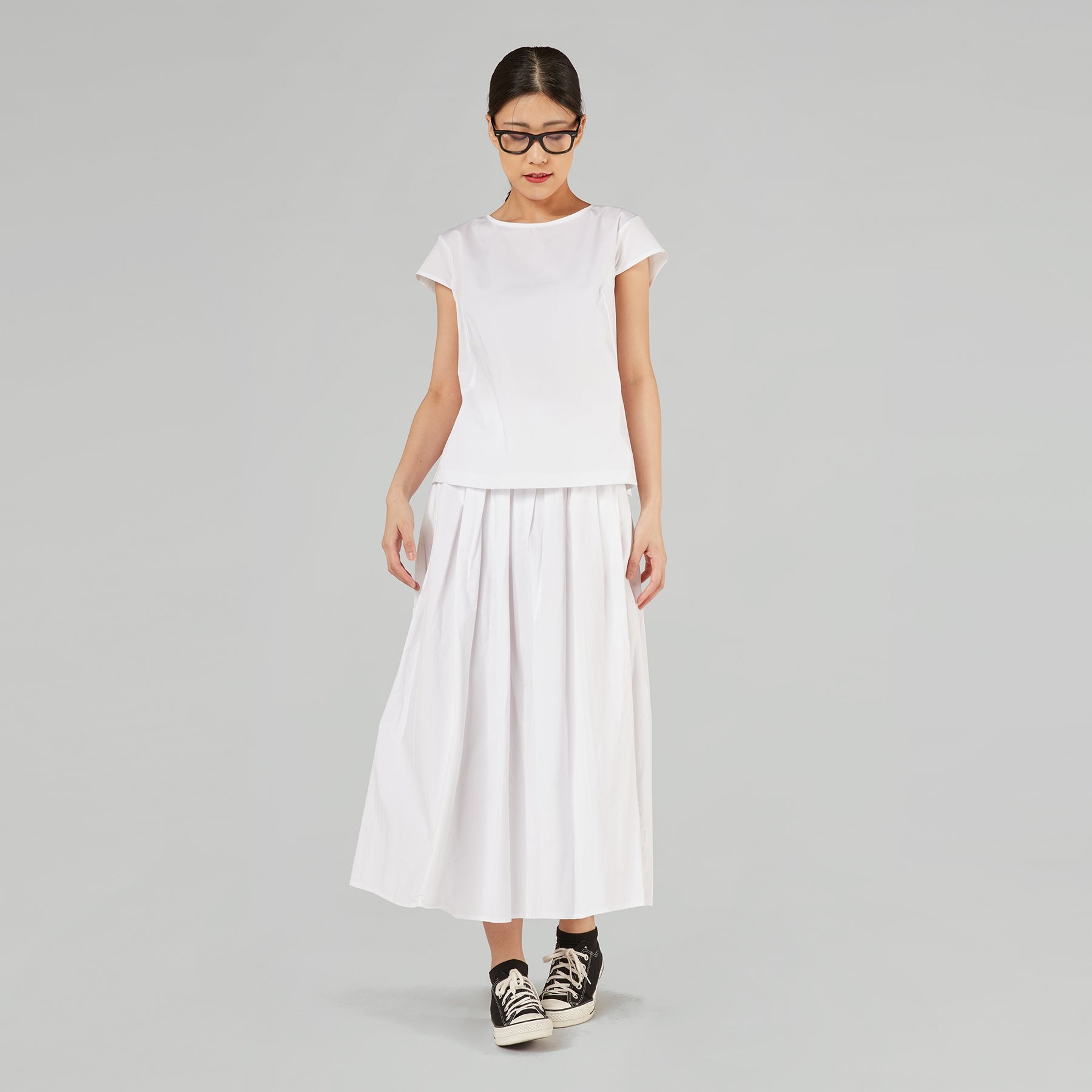 BLOUSE WITH TEARDROP CLOSURE ON THE BACK