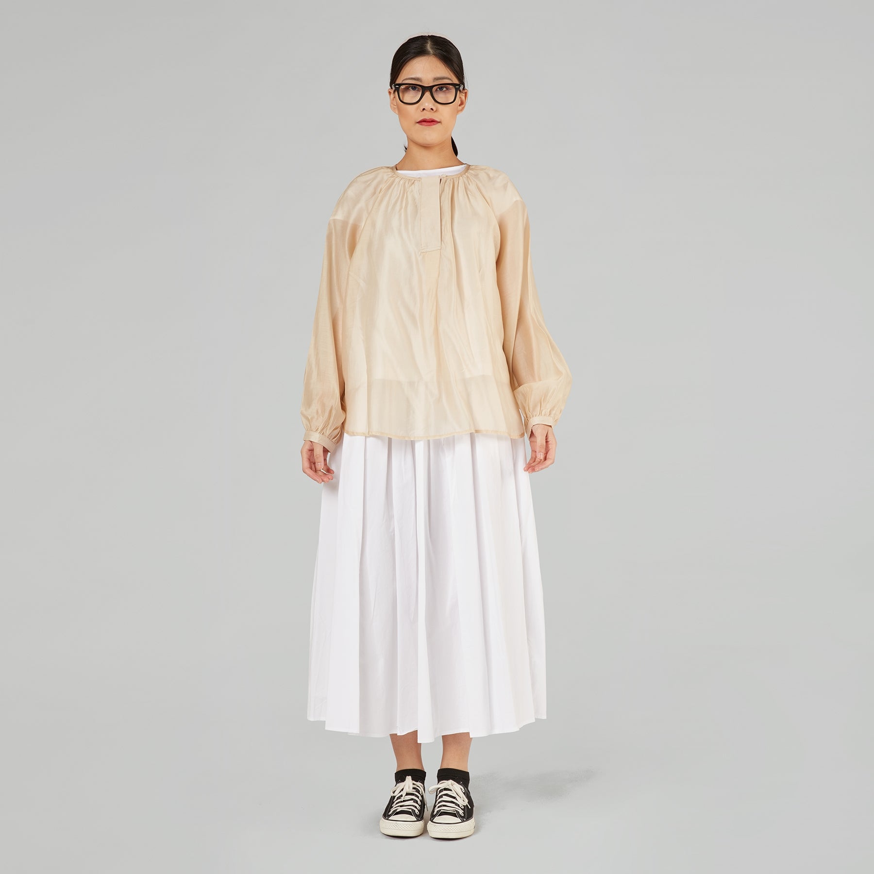 BLOUSE WITH TEARDROP CLOSURE ON THE BACK