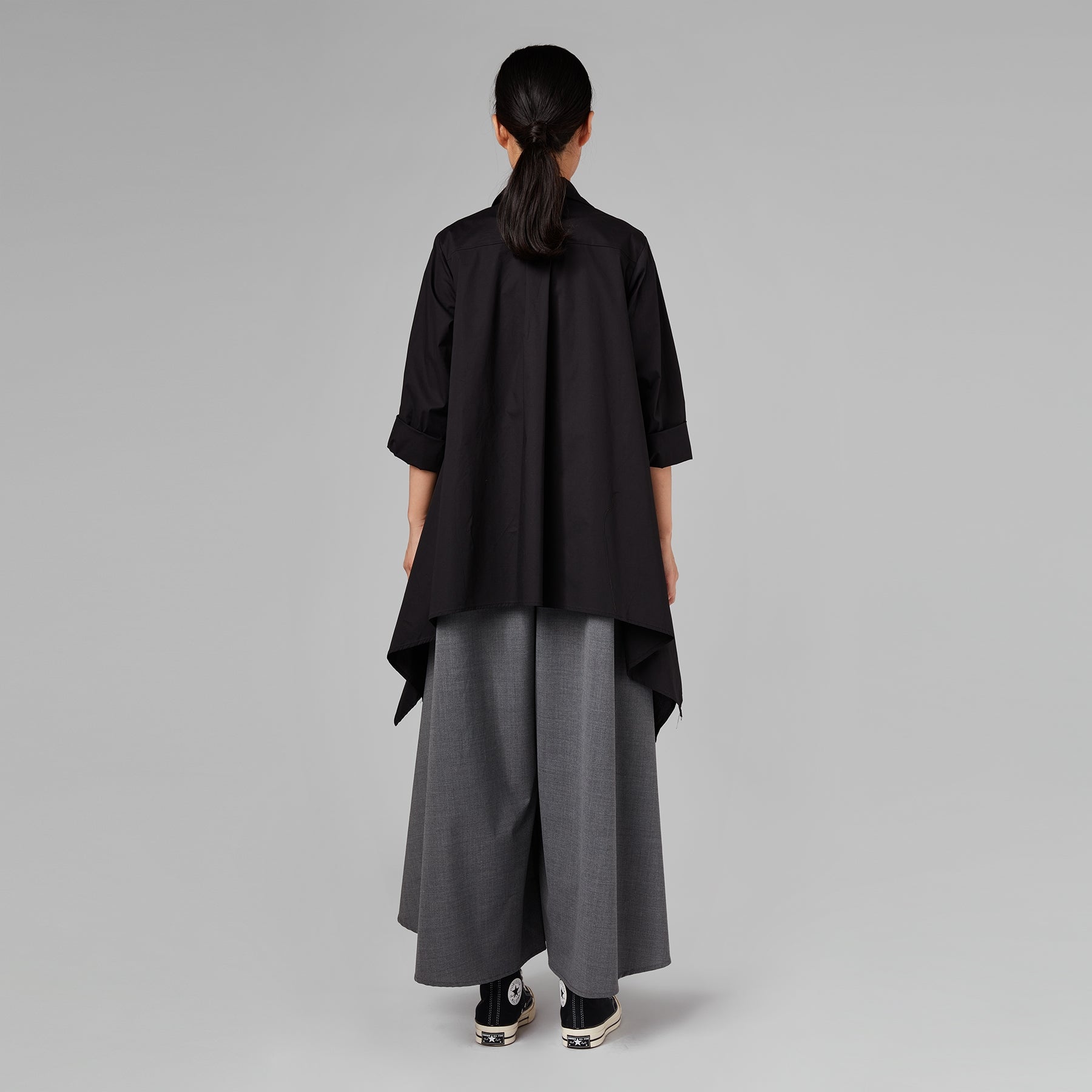 CAMICIA A PUNTA SUI FIANCHI