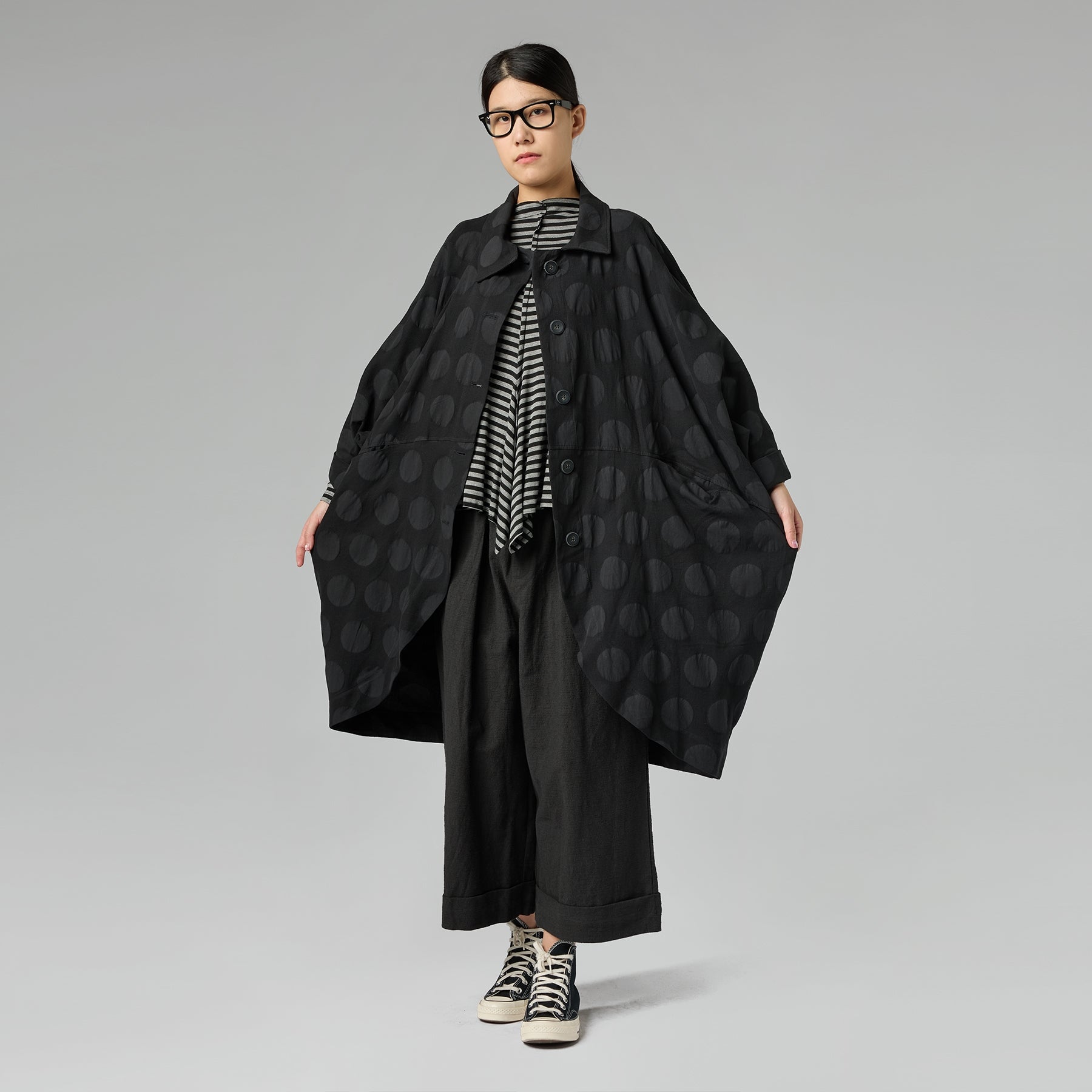 ÜBERGROSSE BAUMWOLLJACKE AUS GEPUNKTETEM STOFF